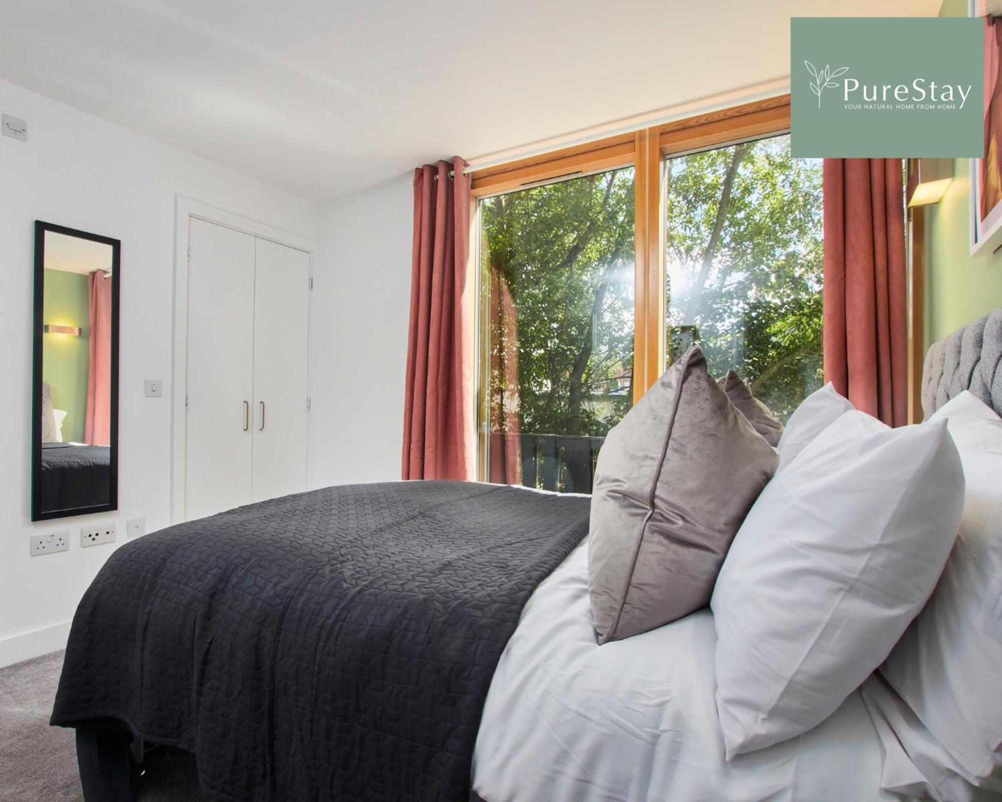 Beautiful Four Bed House By Purestay Short Lets & Serviced Accommodation Coventry With Parking Exteriör bild