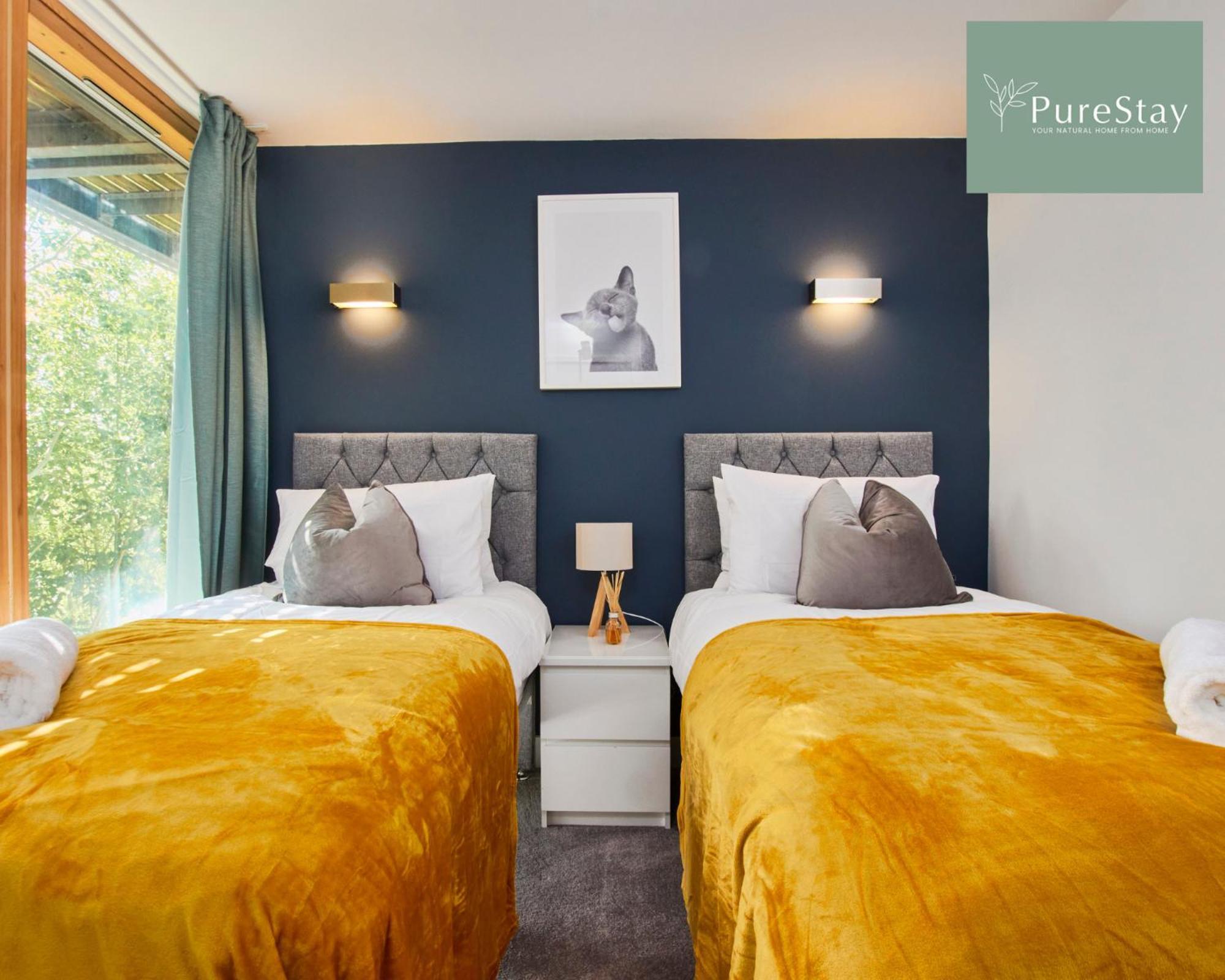 Beautiful Four Bed House By Purestay Short Lets & Serviced Accommodation Coventry With Parking Exteriör bild