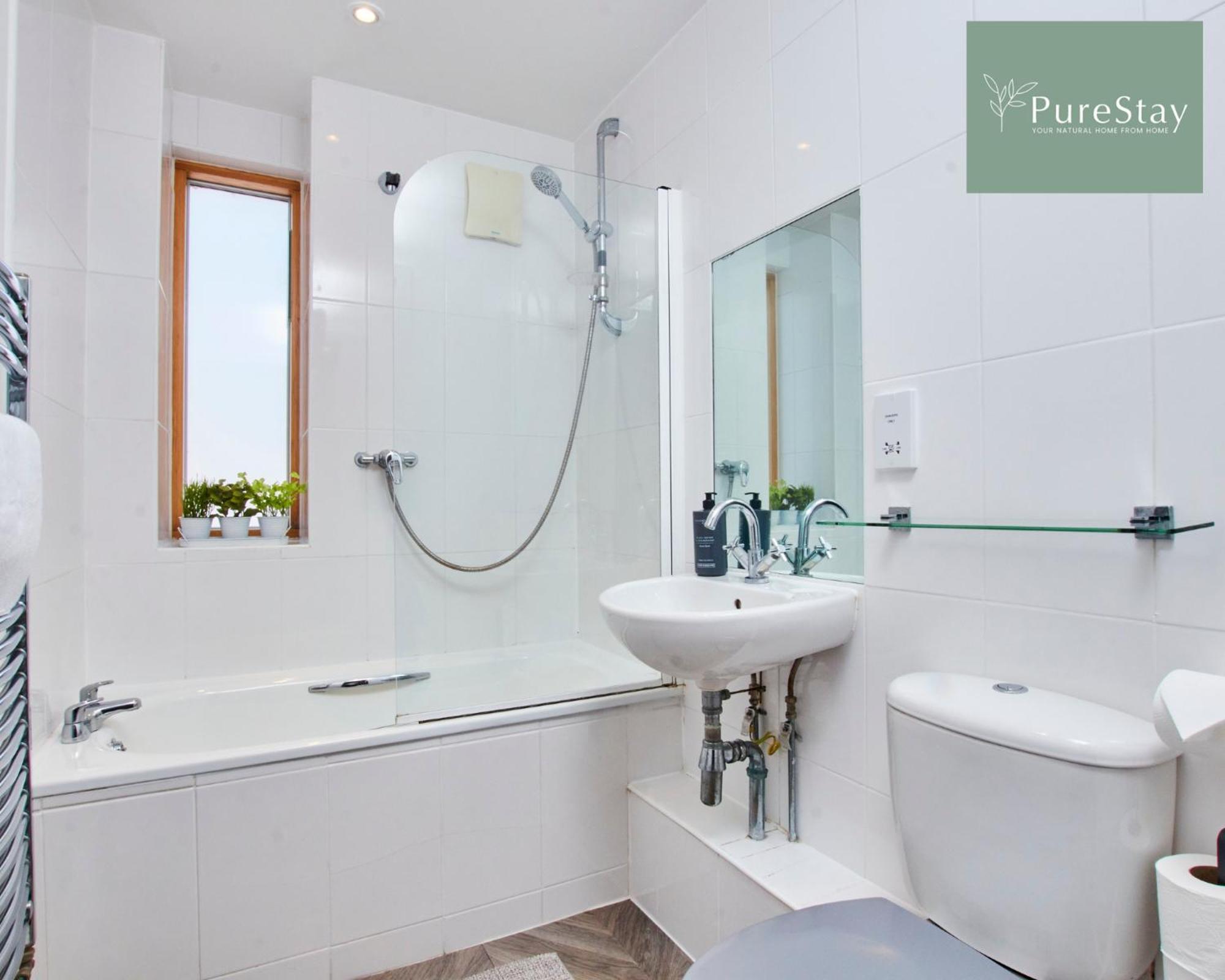 Beautiful Four Bed House By Purestay Short Lets & Serviced Accommodation Coventry With Parking Exteriör bild