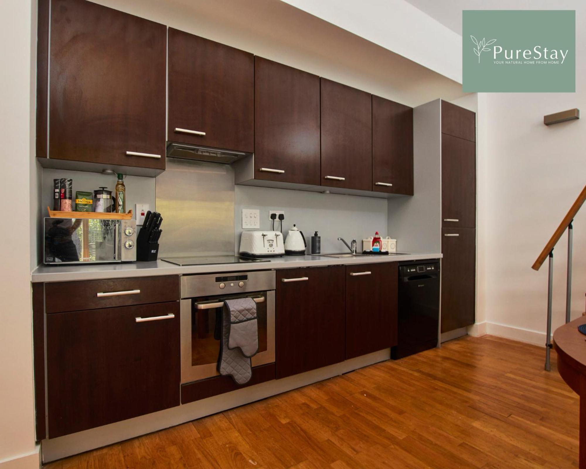 Beautiful Four Bed House By Purestay Short Lets & Serviced Accommodation Coventry With Parking Exteriör bild