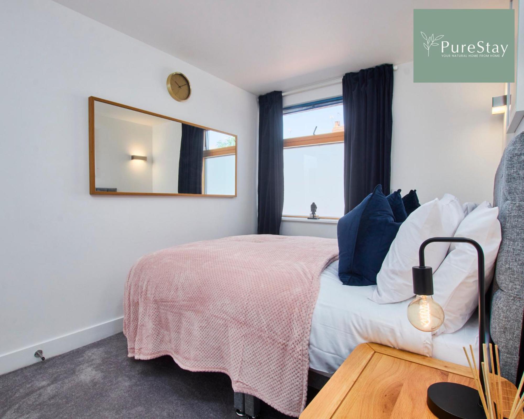 Beautiful Four Bed House By Purestay Short Lets & Serviced Accommodation Coventry With Parking Exteriör bild