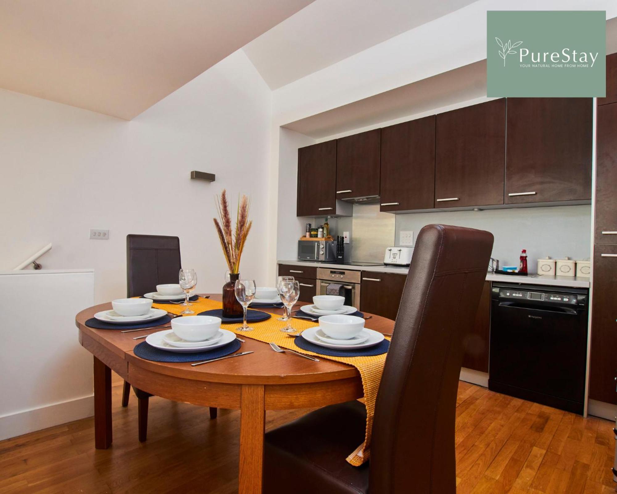 Beautiful Four Bed House By Purestay Short Lets & Serviced Accommodation Coventry With Parking Exteriör bild