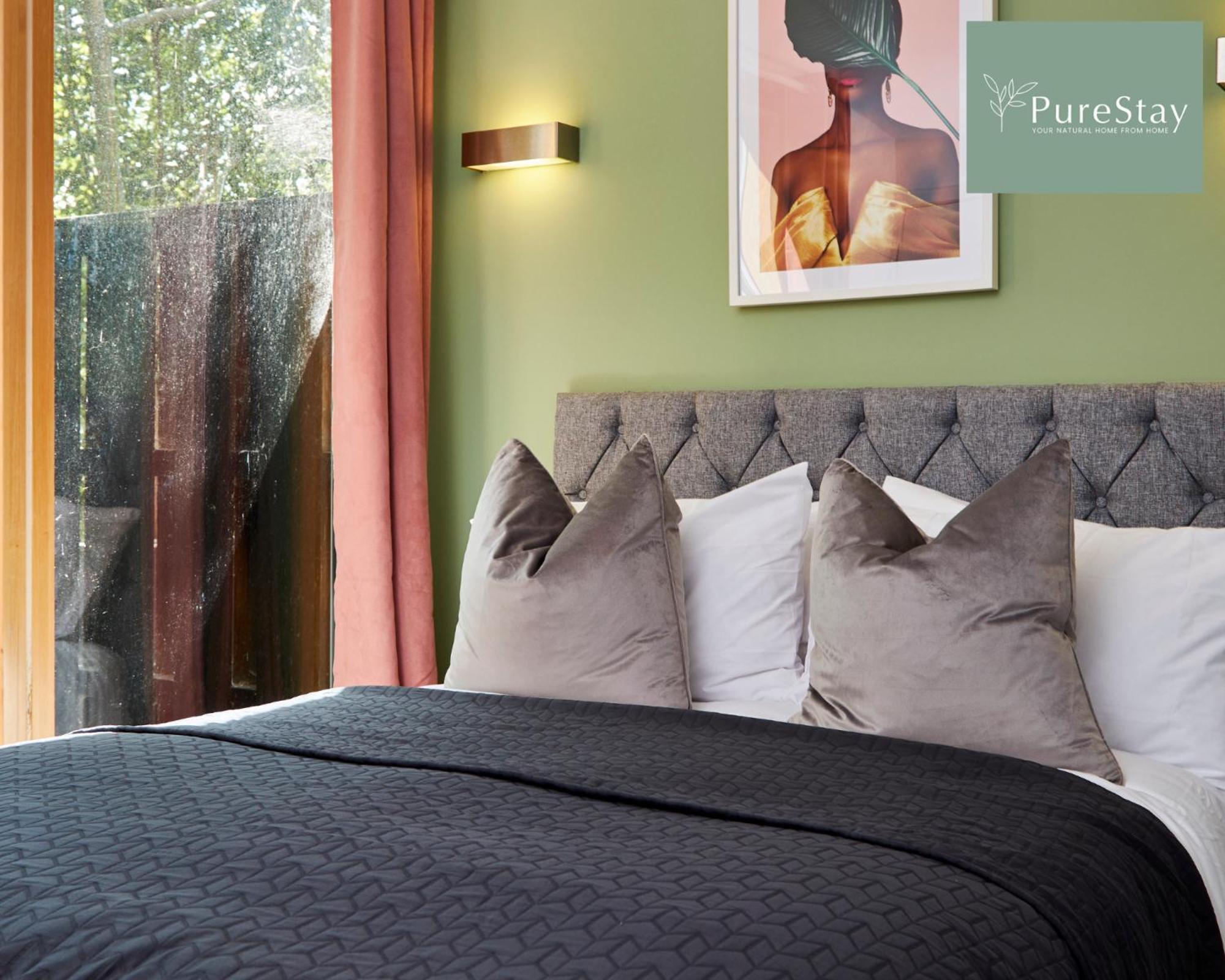 Beautiful Four Bed House By Purestay Short Lets & Serviced Accommodation Coventry With Parking Exteriör bild