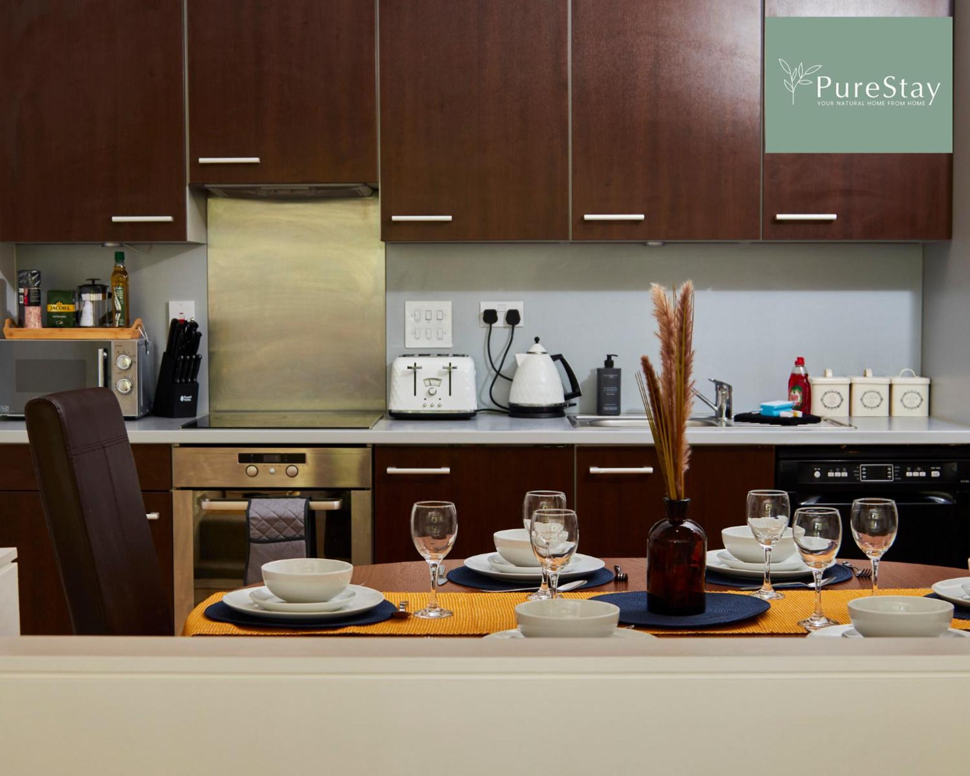 Beautiful Four Bed House By Purestay Short Lets & Serviced Accommodation Coventry With Parking Exteriör bild