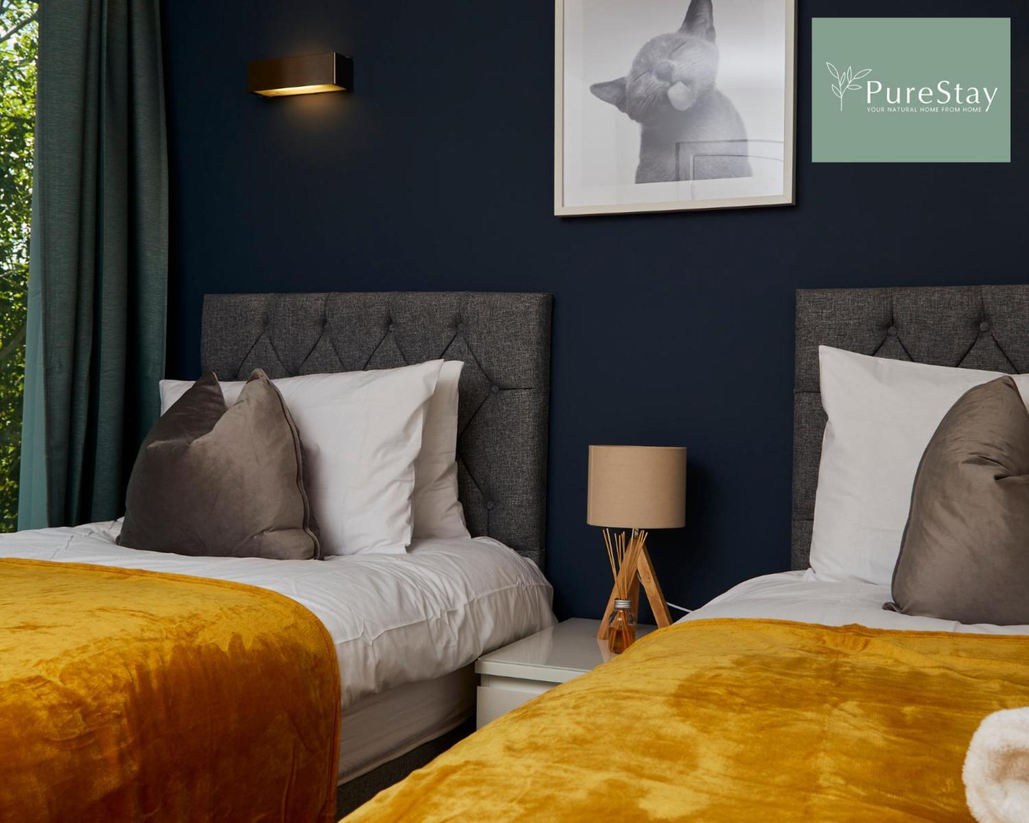 Beautiful Four Bed House By Purestay Short Lets & Serviced Accommodation Coventry With Parking Exteriör bild