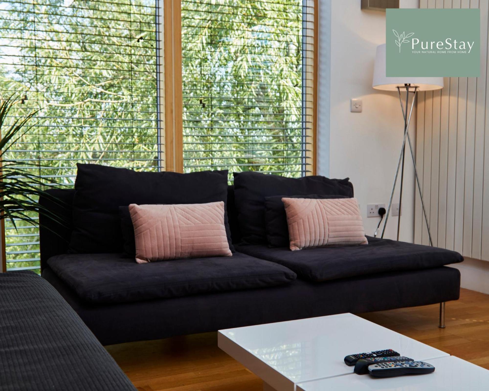 Beautiful Four Bed House By Purestay Short Lets & Serviced Accommodation Coventry With Parking Exteriör bild