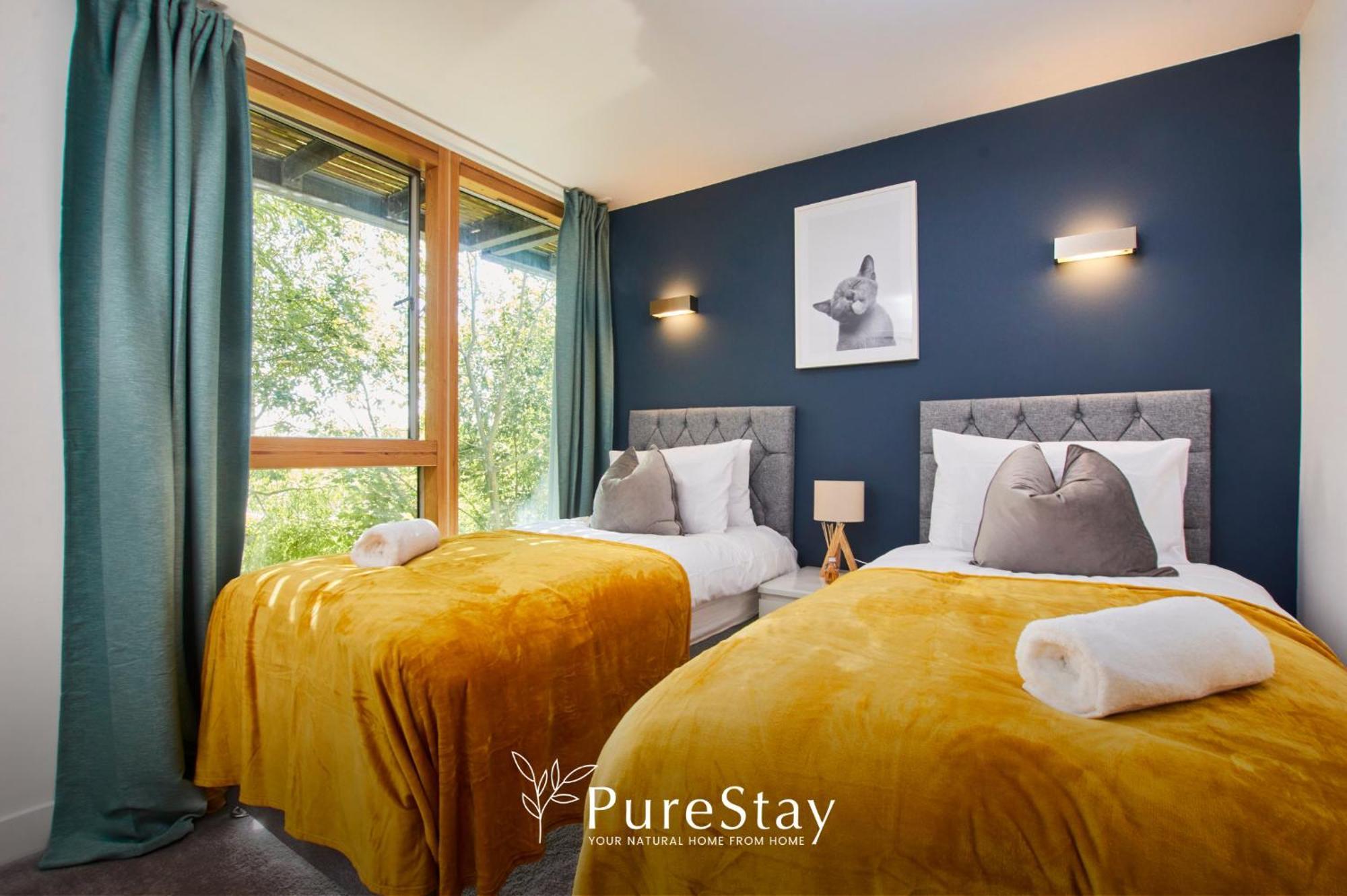 Beautiful Four Bed House By Purestay Short Lets & Serviced Accommodation Coventry With Parking Exteriör bild