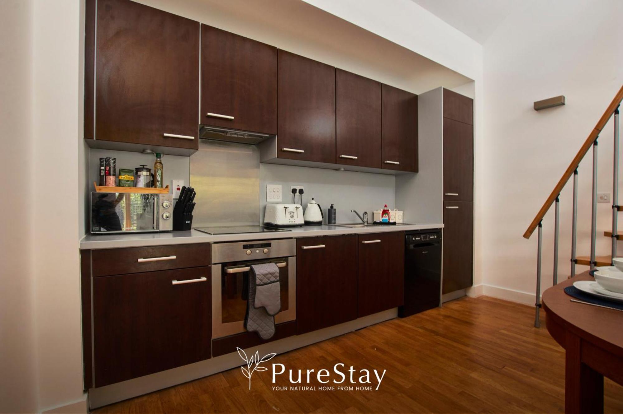 Beautiful Four Bed House By Purestay Short Lets & Serviced Accommodation Coventry With Parking Exteriör bild